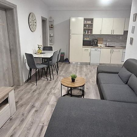 Apartman Dujmovic 1 Otocsán Kültér fotó